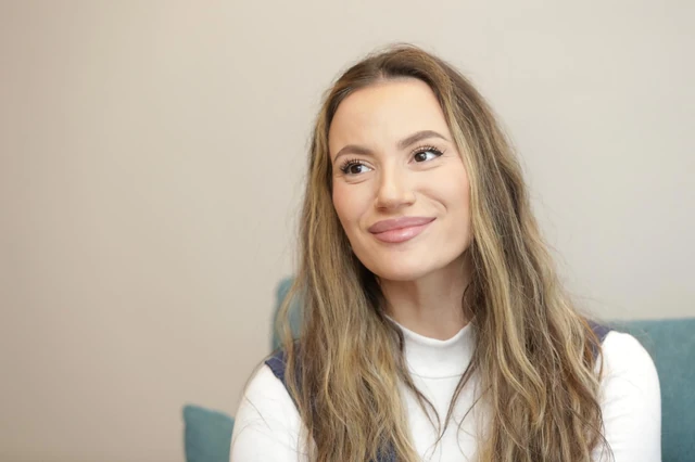 PRVA FOTOGRAFIJA IZ PORODIČNOG DOMA NAKON DRAME: Od Kristijana Golubovića ni traga niti glasa, Kristina Spalević razvukla osmeh!