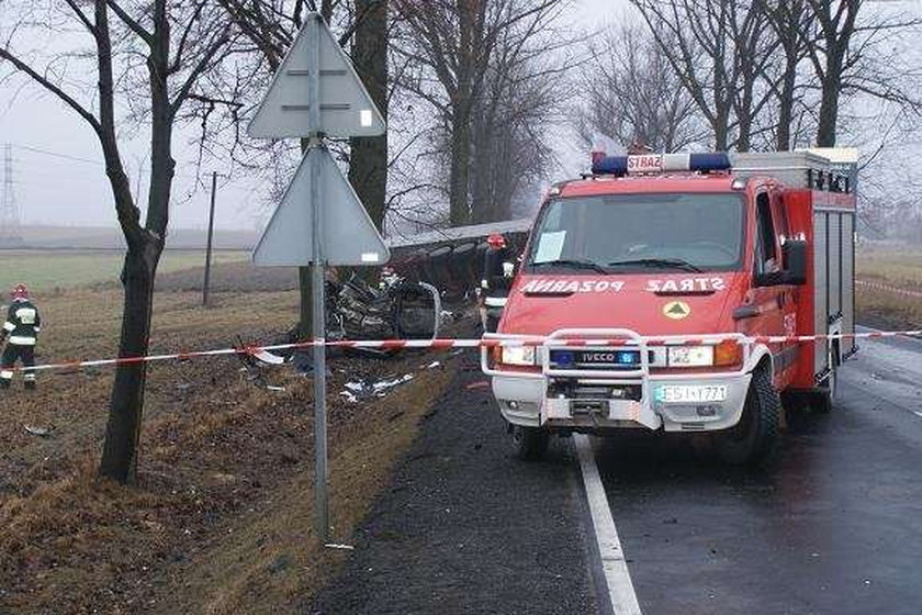 Śmierć na drodze. Ciężarówka ze zbożem zderzyła się z osobówką