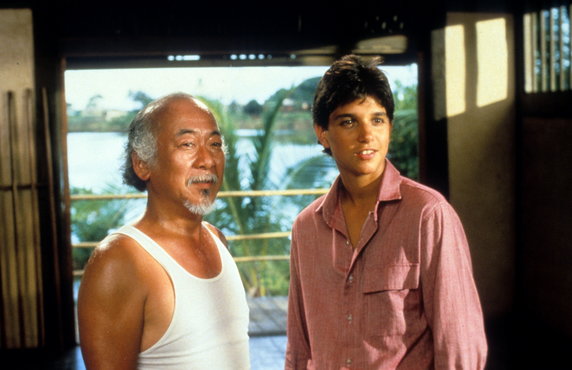 Pat Morita i Ralph Macchio, 1984 r.