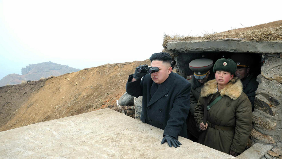 Korea Północna dokonała dwóch próbnych startów pocisków balistycznych krótkiego zasięgu, zapewne w ramach doskonalenia swej techniki rakietowej - poinformowała południowokoreańska agencja prasowa Yonhap, powołując się na źródła wojskowe. Na próby dyktatury Kim Dzong Una natychmiast zareagowały USA wzmacniając swą obronę przeciwrakietową.