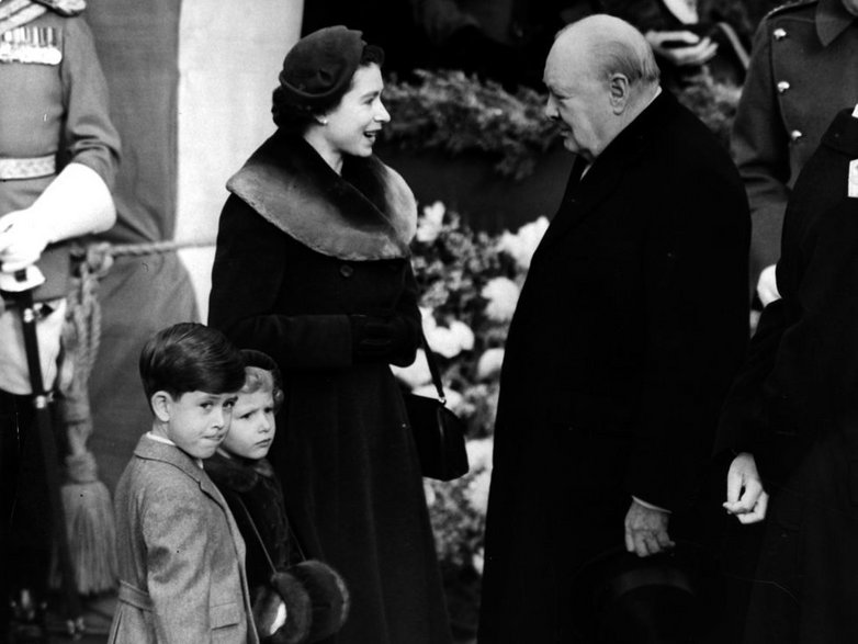 Churchill z królową Elżbietą II, księciem Karolem i księżniczką Anną, 10 lutego 1953 r