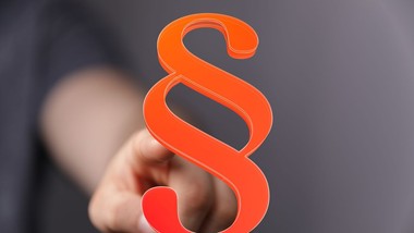 prof. kuźniar: ataki na iran nie mają uzasadnienia , jeżeli chodzi o p