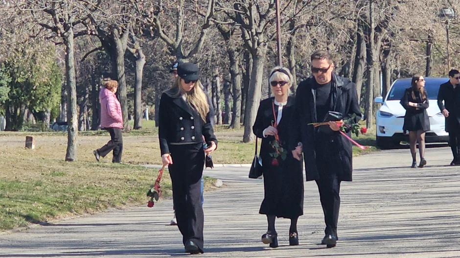 Porodica Kojić na sahrani Saše Popovića