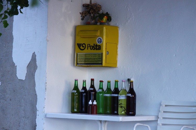 Urokliwe zakątki miasteczka Drasnice leżącego na Wybrzeżu Makarskim na Chorwacji.