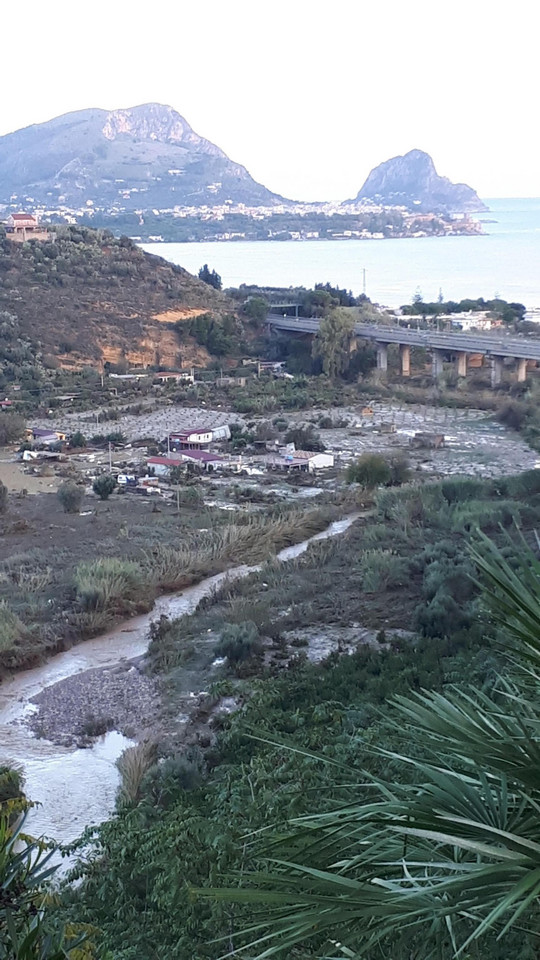 Do 12 wzrosła liczba ofiar śmiertelnych powodzi na Sycylii