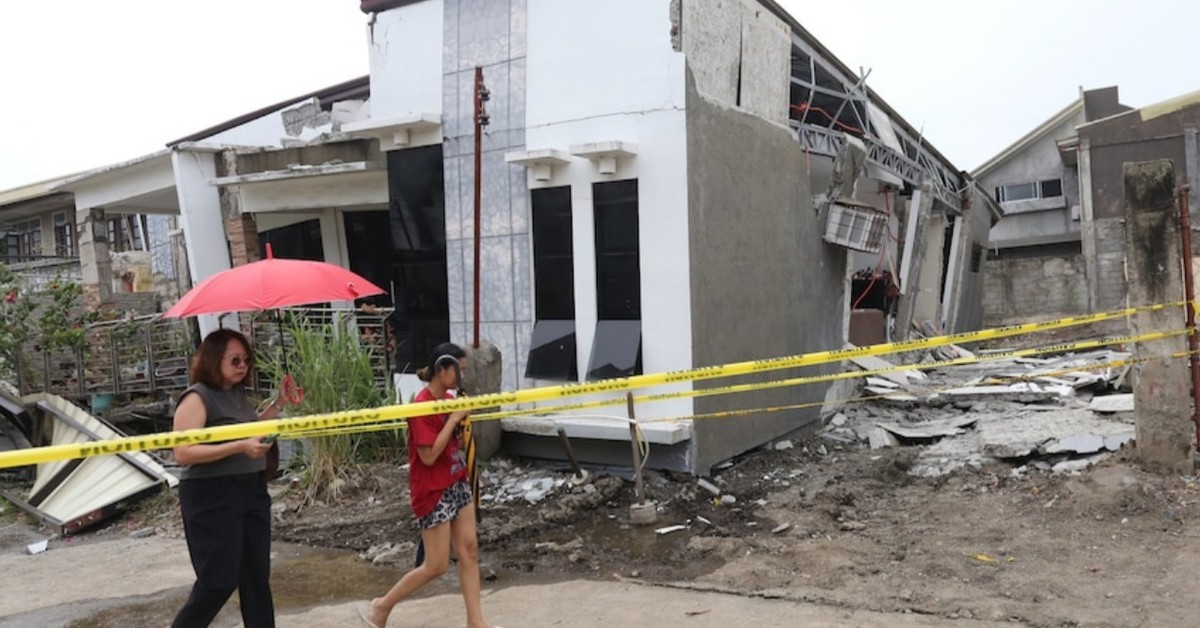 Trzęsienie ziemi o magnitudzie 7,4 na Filipinach. Ostrzeżenie przed tsunami, są ofiary