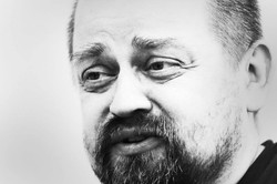"Smoleńsk nie jest moim faworytem" - Kamil Śmiałkowski, twórca Węży, nagród dla najgorszych filmów. ROZMOWA