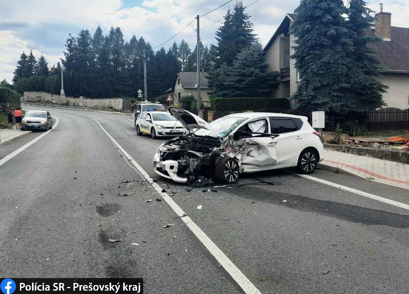 V Kapušanoch za kostolom v smere na Bardejov došlo k zrážke osobného a nákladného auta. 
