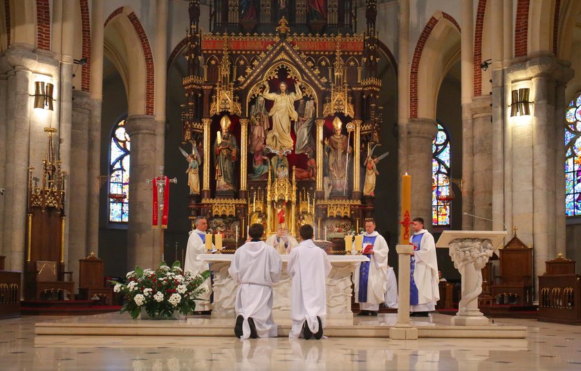 Obchody święta Konstytucji 3 Maja i Święta Najświętszej Maryi Panny Królowej Polski w Łodzi odbyły się w Archikatedrze Łódzkiej i przed Grobem Nieznanego Żołnierza