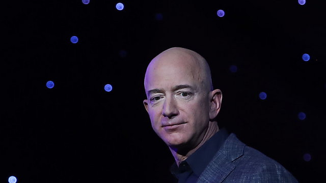 Jeff Bezos vagyona 57 milliárd dollárral csökkent a tavalyi évben