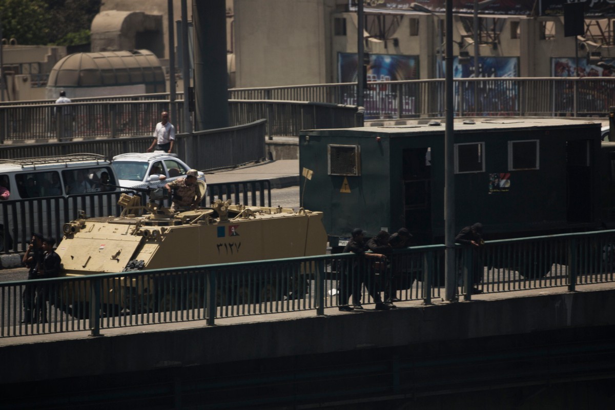 Wojsko na ulicach Kairu