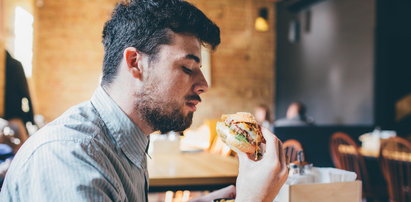 Odwiedzasz fast foody zaraz po otwarciu? Nigdy więcej tego nie rób!