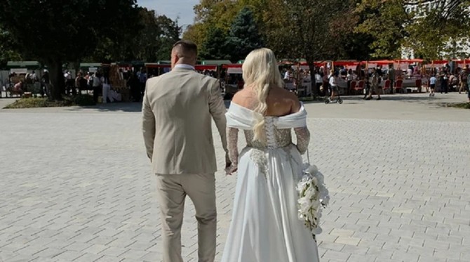 Dea Đurđević sa suprugom Lazarom: još jedan pogled na bidermajer i venčanicu
