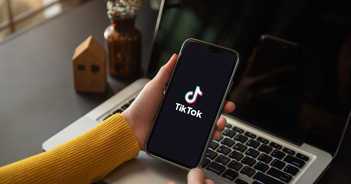TikTok na celowniku Brukseli. KE stawia zarzuty. Algorytmy groźne dla dzieci i naruszają unijne prawo