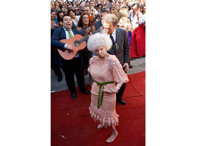 Młoda para tańczy flamenco