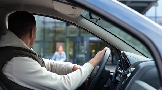 Czy wojsko może zarekwirować twoje auto? Jakie są prawa właściciela?