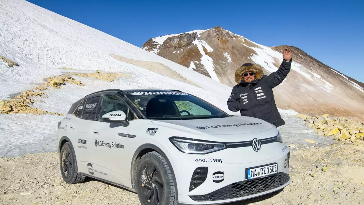 Rekord świata. Aż 5816 m wysokości nad poziomem morza. Wjazd elektrycznym Volkswagenem ID.4 GTX