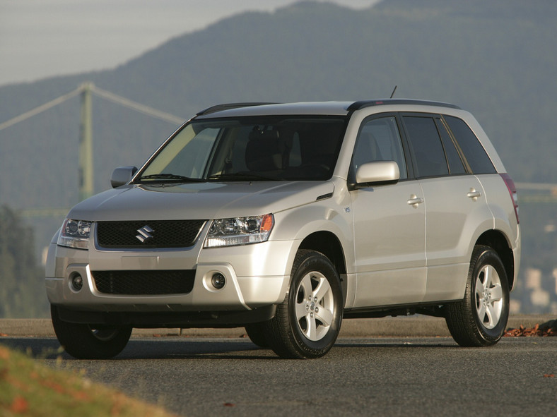 Porównanie Suzuki Grand Vitara II vs Honda CRV III