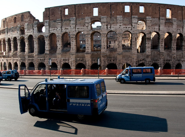 Rosyjski turysta przyłapany na niszczeniu Koloseum. Zapłaci milion euro?