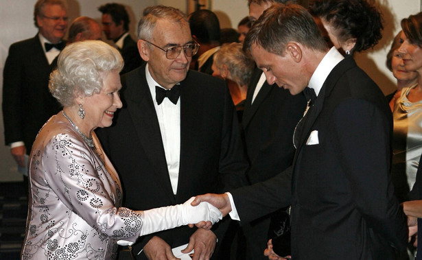 Królowa Elżbieta II i Daniel Craig