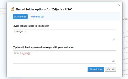 W usługach online, nasze dane możemy również udostępniać znajomym. Wystarczy tylko ustawić opcje wybranego folderu i wysłać zaproszenie na maila (Dropbox)