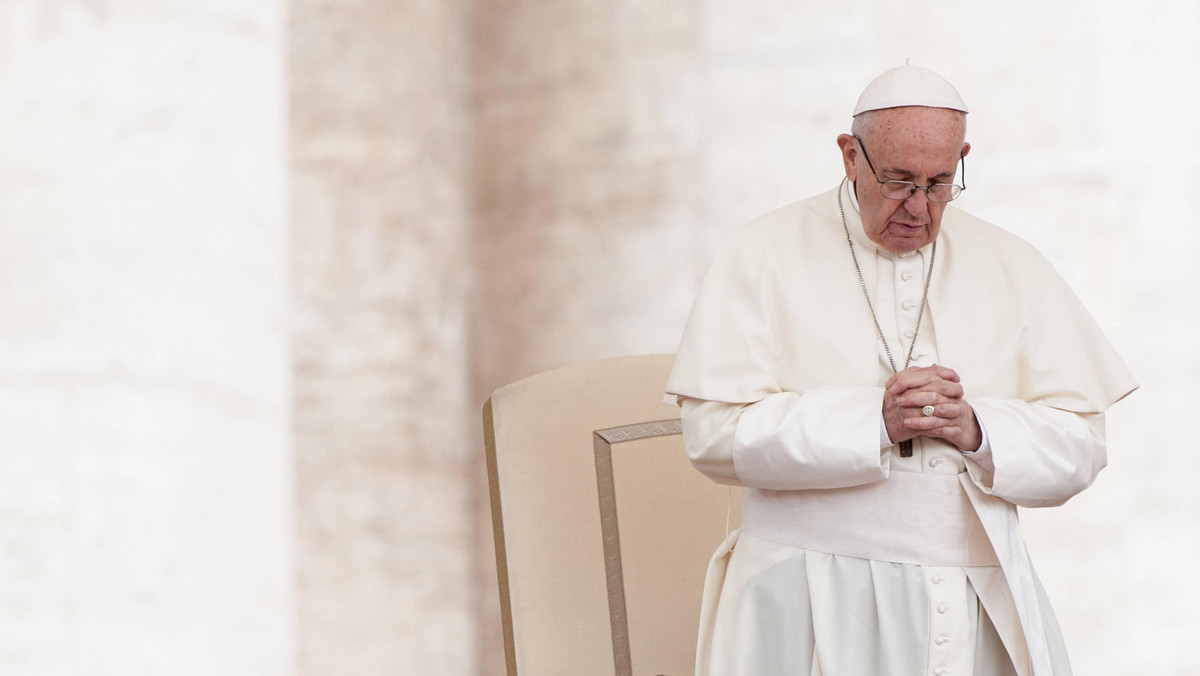 Papież Franciszek w czasie weekendu spotkał się z trzema ofiarami księdza pedofila Fernando Karadimy z Chile. Każdego z mężczyzn, którzy byli przed laty wykorzystywani, papież przyjął osobno i słuchał ich relacji.