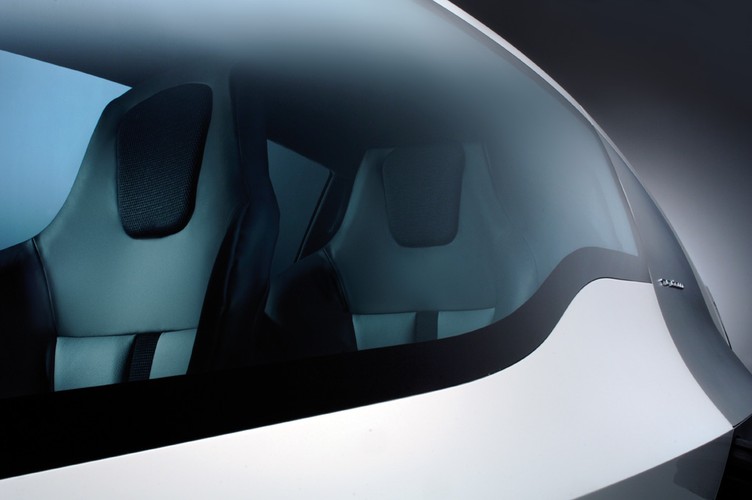 W środku zmieści się 200 litrów bagaży i dwie osoby