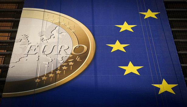 Znak monety euro i flagi UE