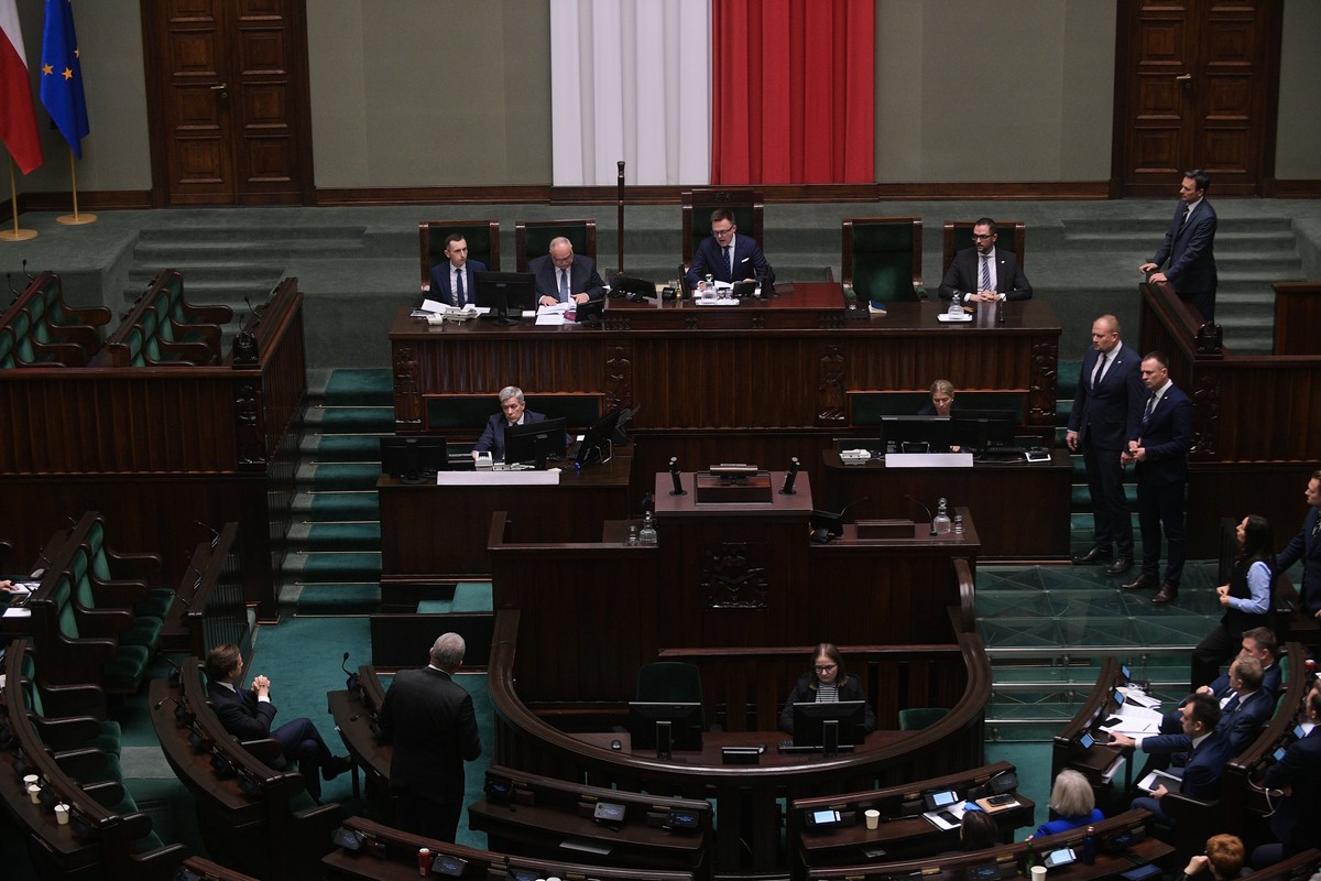 Bez Konfederacji nie będzie rządu?! KO i PiS w potrzasku [SONDAŻ]