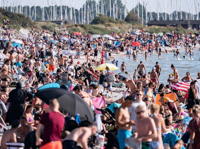 Ovako su letos izgledale plaže u Švedskoj gde se primenjivala strategija kolektivnog imuniteta