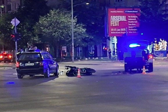OBOREN MOTOCIKLISTA Teška nesreća u Novom Sadu: Policija na licu mesta (FOTO, VIDEO)