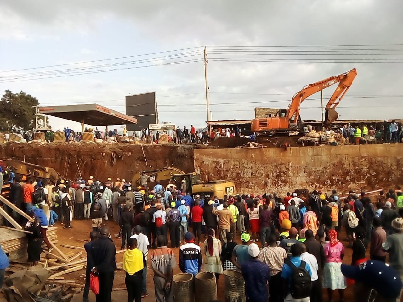Newly constructed Kangemi Flyover collapses, several people injured, others trapped