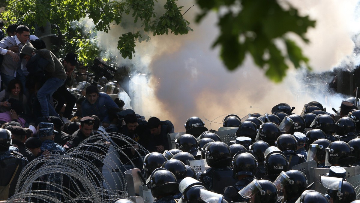 epa06673431 - ARMENIA PROTEST OPPOSITION RALLY (An opposition rally against Serzh Sargsyan's nomination for prime minister)