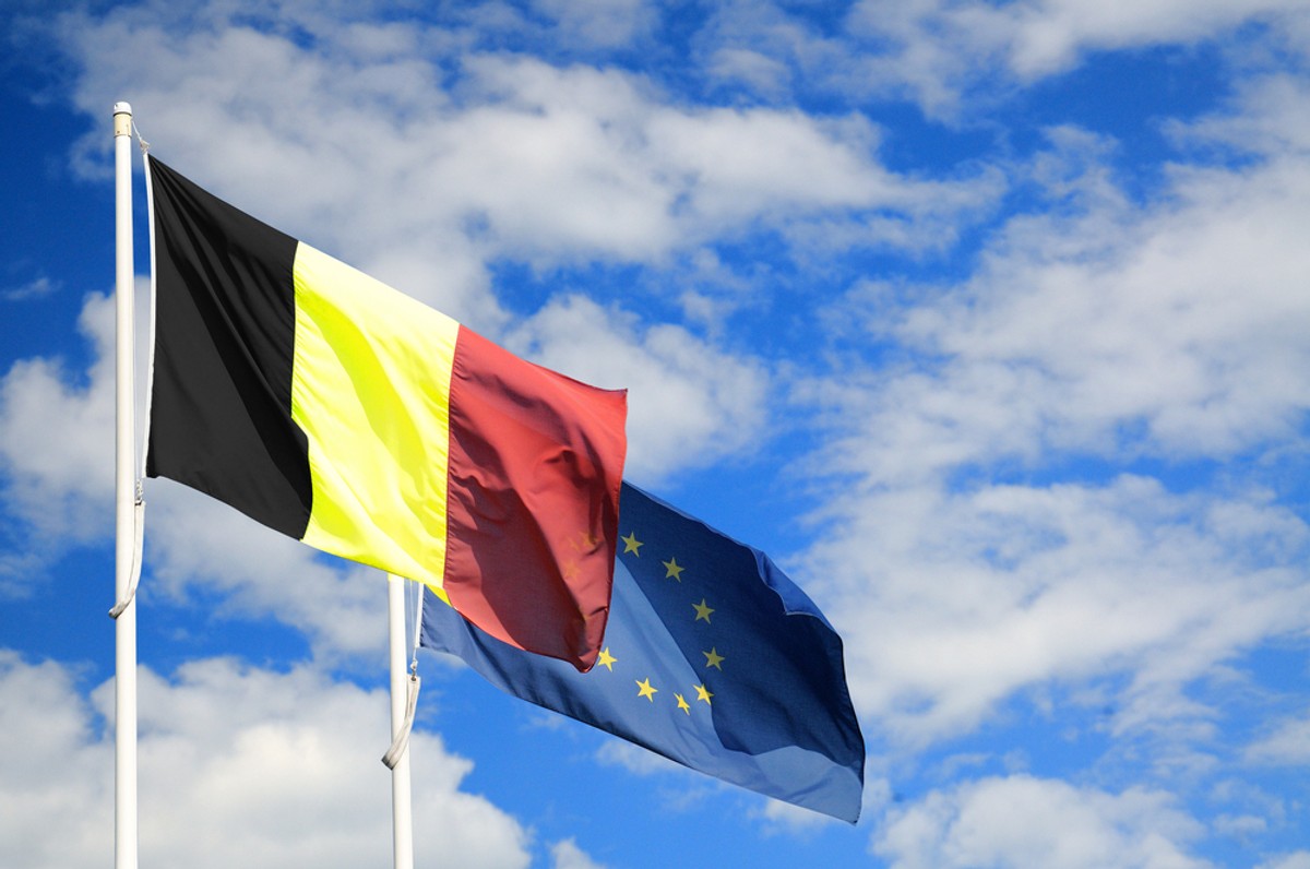 Flagi Belgii i Unii Europejskiej, fot. Diego Barbieri