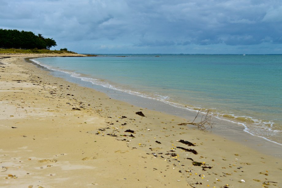 QUIBERON - Położony na południu Bretanii, Półwysep Quiberon ze swoją niezwykle bogatą linią brzegową oferuje najbardziej charakterystyczne bretońskie pejzaże z pięknymi piaszczystymi plażami.