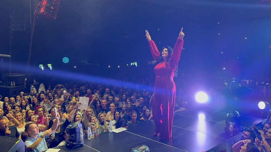 Dragana Mirković se rasplakala na bini