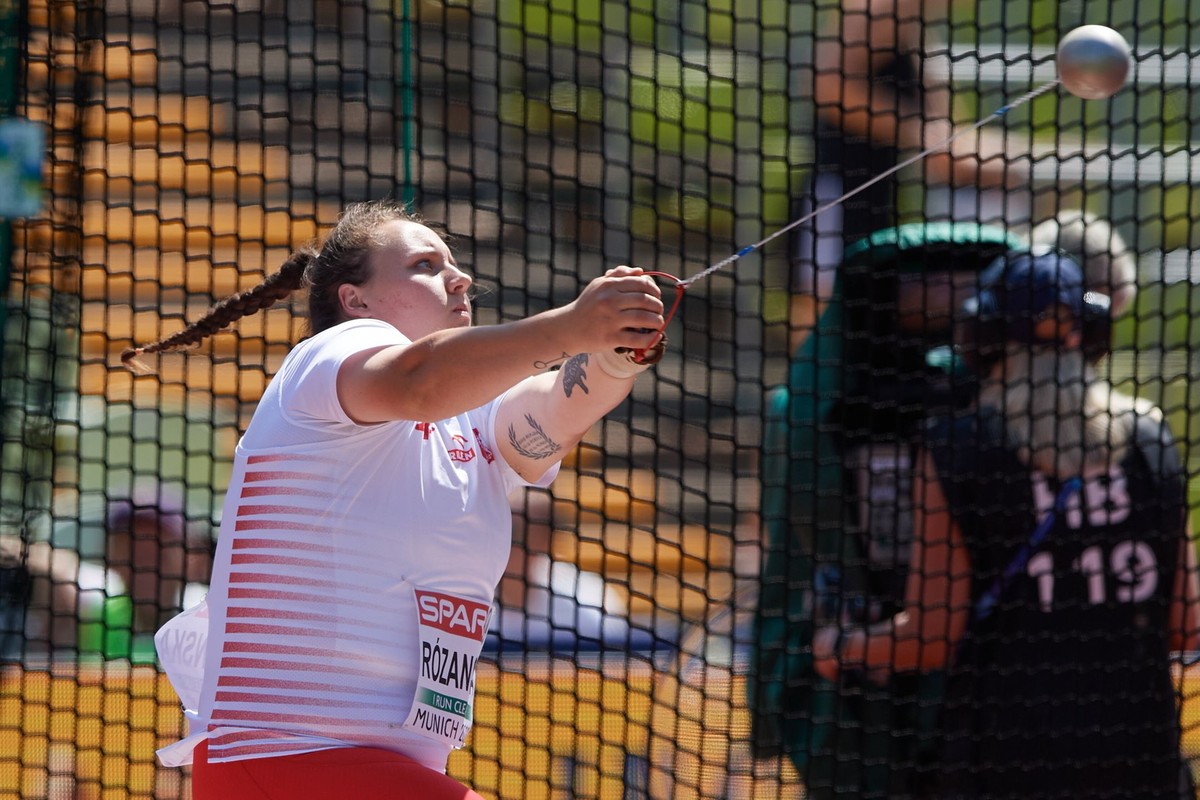 Polka Ewa Różańska w eliminacjach rzutu młotem podczas lekkoatletycznych mistrzostw Europy w Monachium
