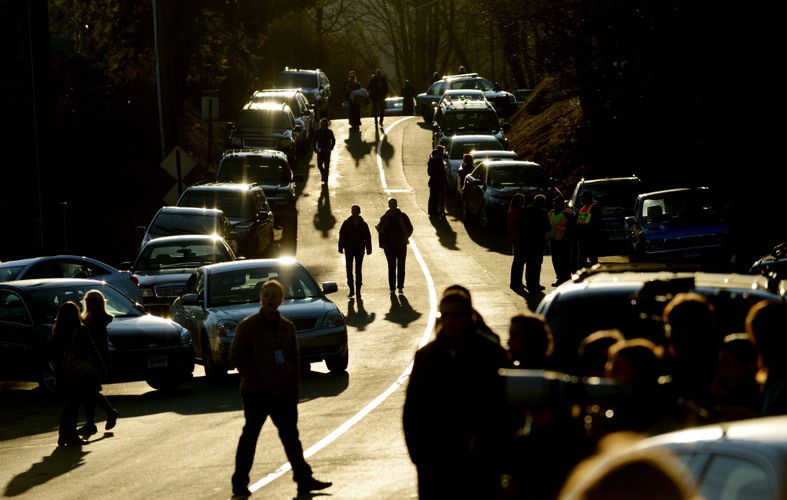 Ulica Newtown po masakrze w miejscowej szkole