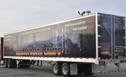 "Niemieckie obozy śmierci" teraz na drogach USA. Oto specjalnie pomalowana ciężarówka