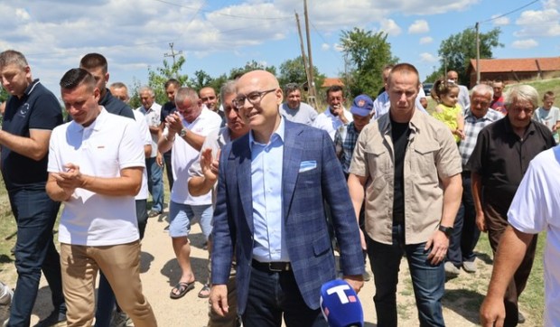 Miloš Vučević obišao novi asfaltni put u selu Mramorac