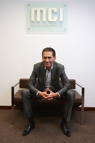 <b>Tomasz Czechowicz - ma 43 lata i jego majątek szacuje się na około 200 mln zł</b>
<br>
<br>
Na początku kariery zawodowej zajmował się produkcją komputerów i był współzałożycielem firmy JTT Computer, zniszczonej potem przez fiskusa.
<br>
<br>
Po odejściu z JTT Computer założył w 1999 roku MCI Management, dzisiaj jednego z największych funduszy typu private equity w regionie. Czechowicz inwestuje m.in. w start-upy, infrastrukturę oraz nieruchomości (finansował spółkę NaviExpert, która pierwsza wprowadziła system nawigacji GPS w telefonach komórkowych).