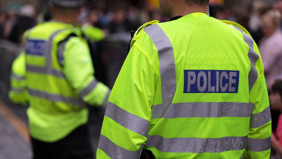 33-letni sklepikarz Amo Singh został ranny, gdy stanął w obronie 15-letniego polskiego chłopca, którego w Stroud, ok. 50 km od Oksfordu, napadł lokalny gang nastolatków - podał "The Times". Mężczyzna został dotkliwie pobity i potrącony samochodem.