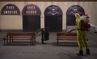 Rząd szykuje jeszcze bardziej rygorystyczne przepisy? Gliński: Będą dotyczyć sklepów i miejsc pracy