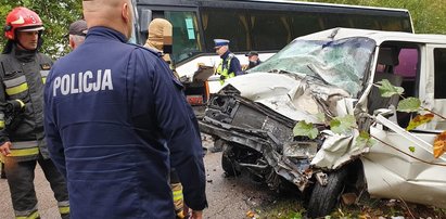 Tragiczny wypadek na Podlasiu. Autobus szkolny zderzył się z busem. Jedna osoba nie żyje