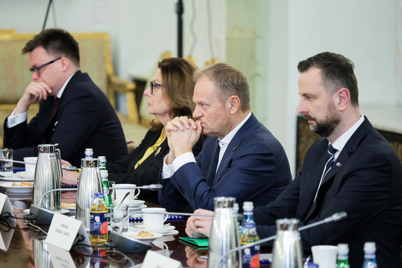 Donald Tusk (drugi od prawej) podczas Rady Bezpieczeństwa Narodowego, Warszawa 11.03.2024 r. 