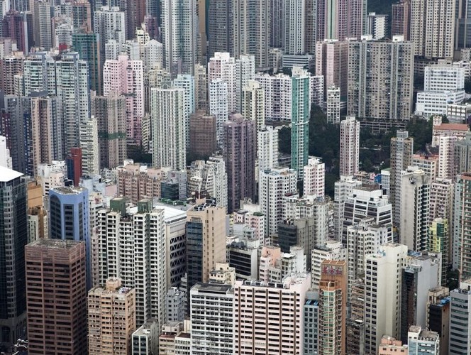 Hongkong jest 'najwyższym'' miastem świata - znajduje się tu 112 budynków o wysokości przekraczającej 180 m.

Na zdjęciu: Hongkong