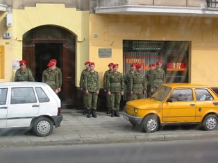 MON ostro ogranicza liczbę samochodów
