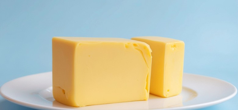 Masło już po 7 złotych za kostkę. Ekspert: To najszybciej drożejący produkt