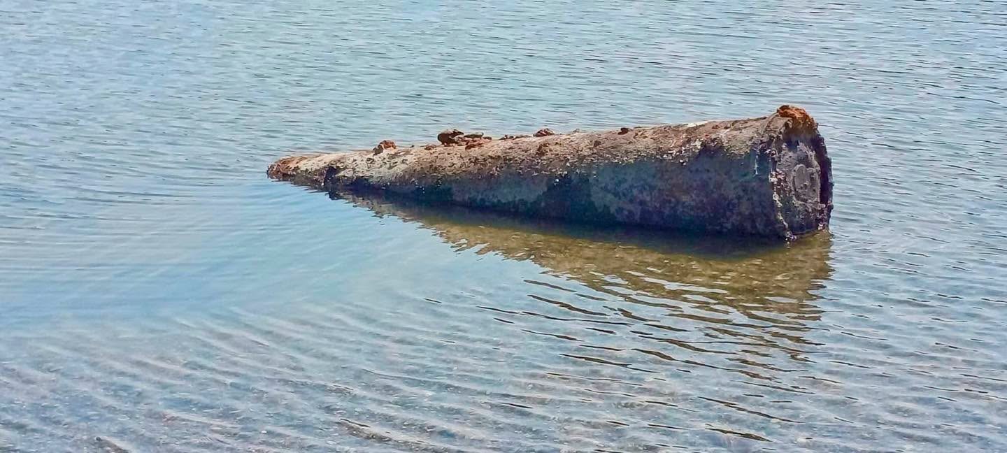 Pokles hladiny Dunaja odhalil pravdepodobne muníciu z 2. svetovej vojny. 