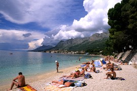 Ovako su OSAMDESETIH izgledale JUGOSLOVENKE NA PLAŽI i svi gledaju u NJIHOVA LICA I KILOGRAME! 40 godina kasnije sve je drugačije, ovi detalji najviše bodu oči i da se dobro zapitate